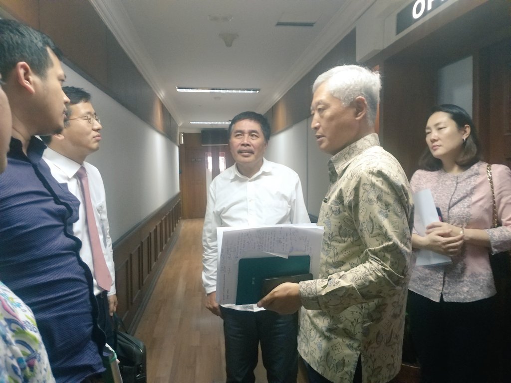 Kemnaker melalui <a href="/ditjenphijsk/">Ditjen PHI&JSK - Kemnaker R.I.</a> melakukan klarifikasi permasalahan ketenagakerjaan PT Selaras Kausa Busana dengan mengundang SPN, Korean Chamber of Commerce (KOCHAM), Disnaker Kota Bekasi, dan Hana Bank (13/2). <a href="/hanifdhakiri/">MHD</a> <a href="/KemnakerRI/">Kementerian Ketenagakerjaan RI</a> <a href="/haiyani_r/">Haiyani Rumondang</a>