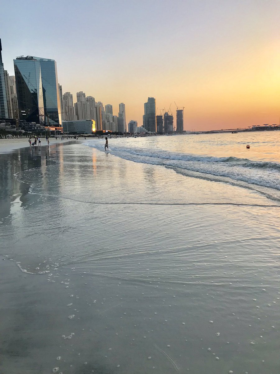 K3i5hA's tweet photo. Dubai has some pretty awesome sunsets! #TakeMeBack #SunsetStrolls https://t.co/Fjw2AEIC6I