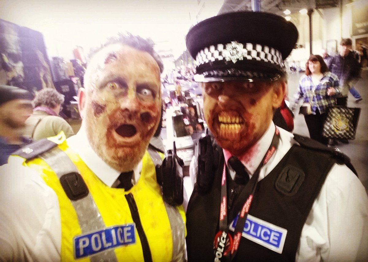 That moment when you have a Police #Zombie off while <a href="/walkrstalkrcon/">WSC</a> #London #walkerstalker <a href="/WalkingDead_AMC/">The Walking Dead</a> <a href="/TheWalkingDead/">The Walking Dead</a> #ZombieBusiness #ColinMurtagh #extraoftheyear #SupportingArtist #filming #acting #scare #entrepreneur #Zombies #ExtraLife #ZombieLife #Actor #zombieforhire