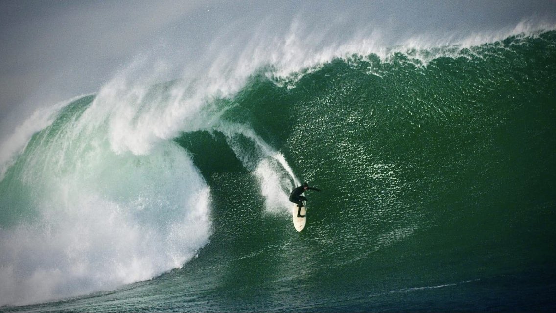 CarveMag's tweet photo. Geordie ledge Jesse Davies, Mullaghmore . Pic @timbonython https://t.co/rQlerhDVE4
