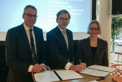LeidenGlobal (@leidenglobal) on Twitter photo Ministeries en <a href="/UniLeiden/">Universiteit Leiden</a> sluiten diversiteitsconvenant om studenten met een biculturele achtergrond meer mogelijkheid te bieden voor een carrière binnen de <a href="/Rijksoverheid/">Rijksoverheid</a> @MinisterieEZK <a href="/LnvMinisterie/">Ministerie LNV</a>
👉🏽 buff.ly/2TNd9wW <a href="/LoopbaanGeest/">LoopbaanGeest</a> Ministeries en <a href="/UniLeiden/">Universiteit Leiden</a> sluiten diversiteitsconvenant om studenten met een biculturele achtergrond meer mogelijkheid te bieden voor een carrière binnen de <a href="/Rijksoverheid/">Rijksoverheid</a> @MinisterieEZK <a href="/LnvMinisterie/">Ministerie LNV</a>
👉🏽 buff.ly/2TNd9wW <a href="/LoopbaanGeest/">LoopbaanGeest</a>