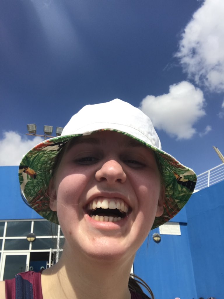 Amazing visit to the Mosque 🕌 - followed by two games against The Abu Dhabi Netball league girls. Another two great wins! Maddy is loving it! 🐥