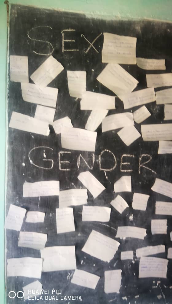 OxfaminZim's tweet photo. #Update Today @OxfaminZim was in Ward 11 in Masvingo training male advocates & care campions on issues relating to social norms & changes on Unpaid Care Domestic Work. Participants in the training included Traditional Leaders & Local Ward Councilor.
#WayToChange
#SharingDuties https://t.co/s9HxHtwnFI