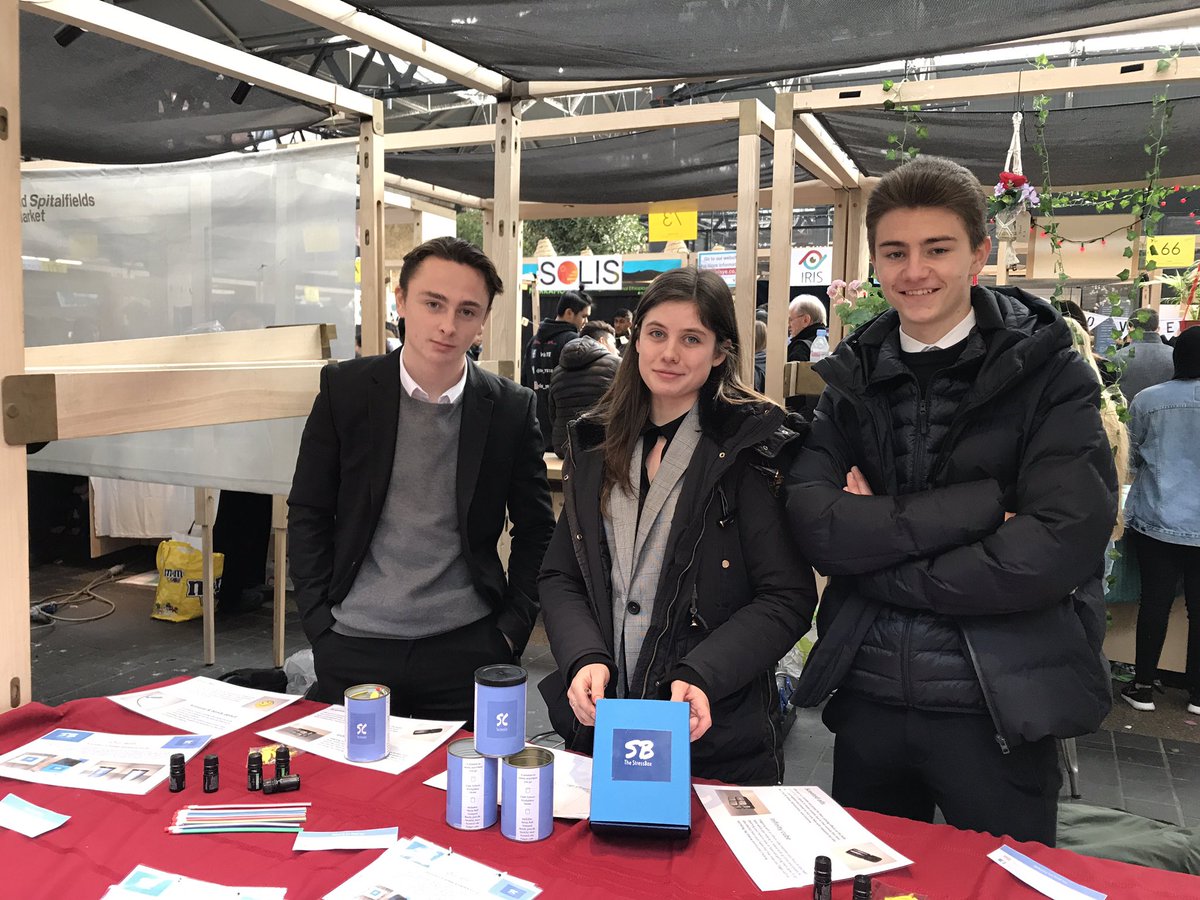 AmalGomersall's tweet image. .@youngenterprise students out in force today at Spitalfields Market, selling anything from eco-friendly, intelligent water bottles to handcrafted macrame for the Millennial plant-covered home. Congrats to these 👇🏽 #citivolunteers supported groups #Pathways2Progress @Citi Fdn