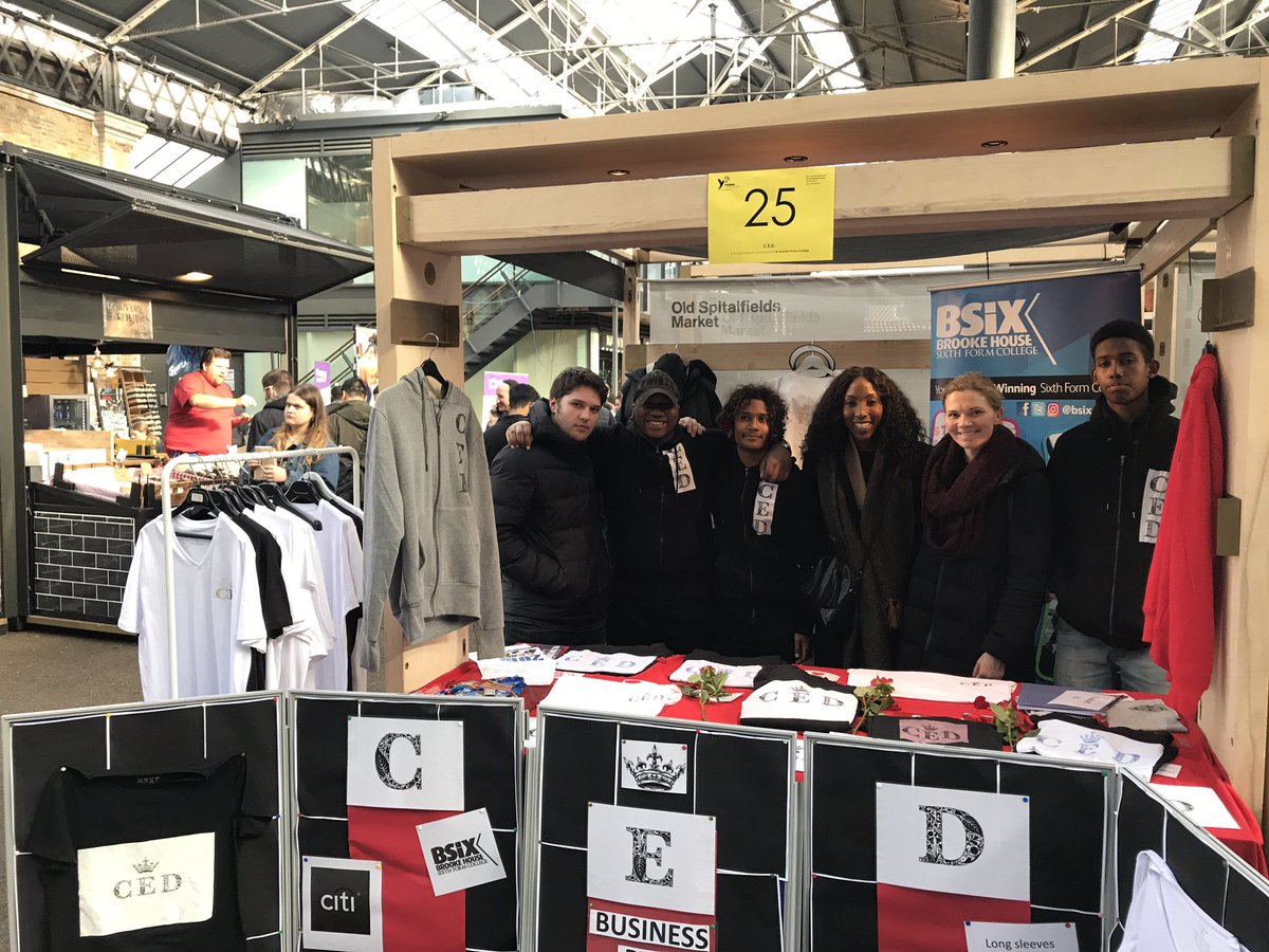 AmalGomersall's tweet image. .@youngenterprise students out in force today at Spitalfields Market, selling anything from eco-friendly, intelligent water bottles to handcrafted macrame for the Millennial plant-covered home. Congrats to these 👇🏽 #citivolunteers supported groups #Pathways2Progress @Citi Fdn