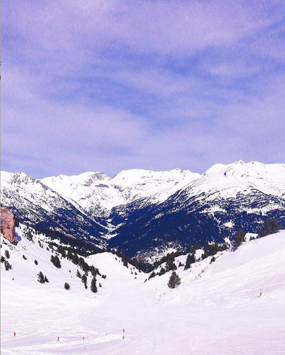 Wechange__'s tweet photo. [#WeSucceed] Ce week-end, Golden Tulip Hôtels a convié six influenceuses locales pour un dîner d’exception sur les hauteurs de @grandvalira . Le #ClubDesChefs a ainsi mis à l’honneur des saveurs inédites grâce aux 8 chefs de la maison hôtelière Golden Tulip Daguisa Hotels 👨‍🍳 https://t.co/syeni8NOT6
