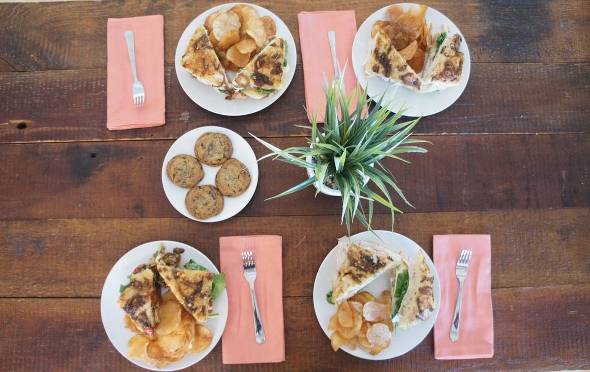 Flying Fig tweet media