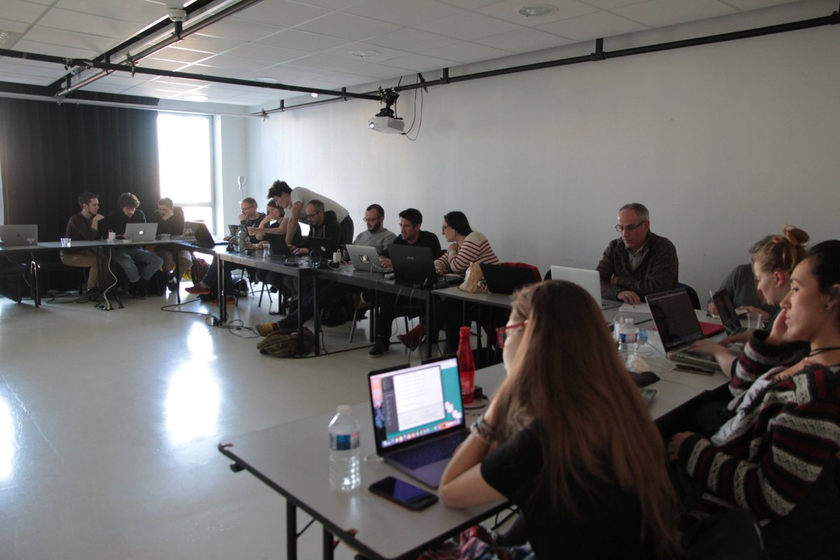 StereoluxLab's tweet image. #Processing Community Day continue ac
#MachineLearning &amp;amp; #création #multimedia interactive
Initiation au développement de pages web interactives avec #p5js
&amp;gt; Rdv pour l'apéro du #codecréatif de 18h30-22h00 ouvert à tous !
#PCD2019 @ProcessingOrg @lecolededesign @p5xjs @Berenger_r