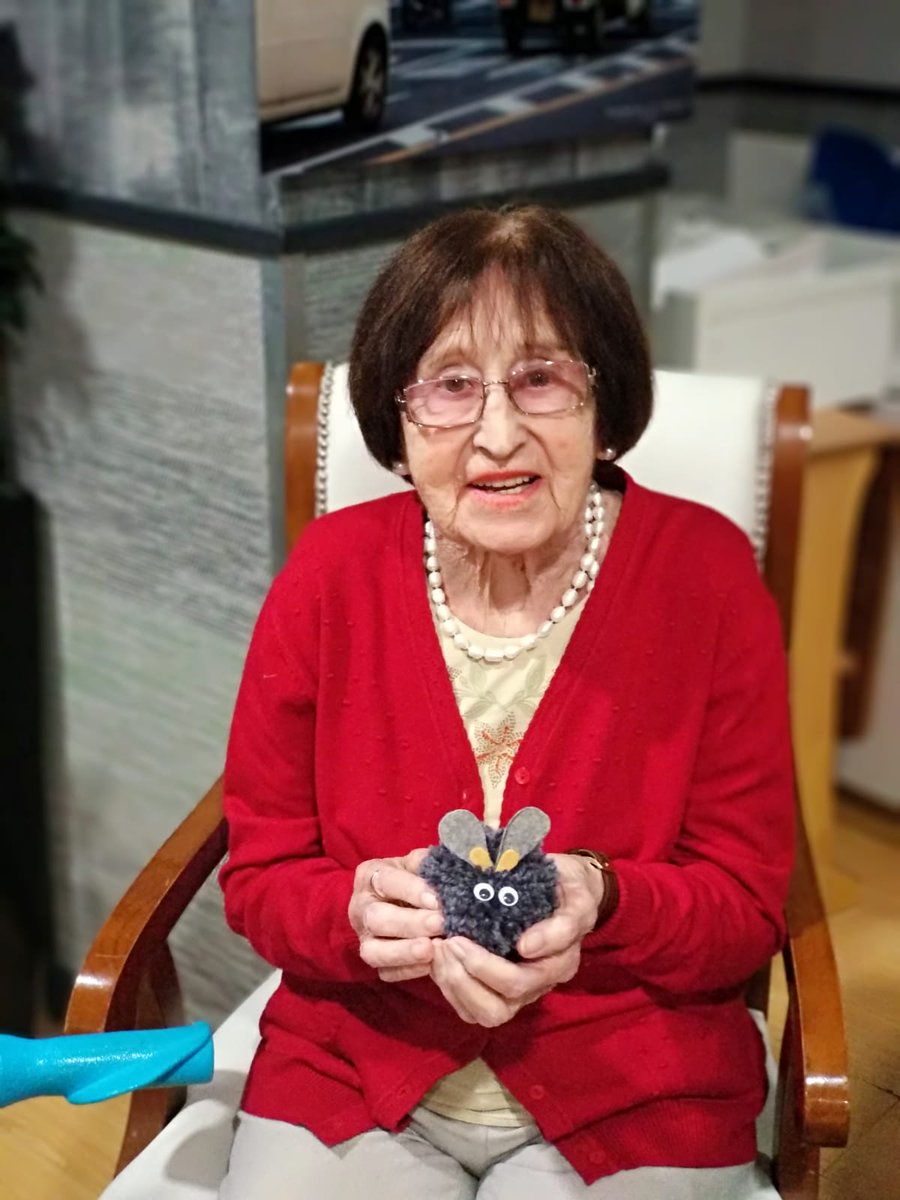 Pepi es una artista :-) Ha creado este ratoncillo en las horas de #terapiaocupacional y #manualidades de #residenciademayores #andoinv. ¡Nuestros residentes tienen mucho arte!! #Portugalete #Santurce #Santurtzi