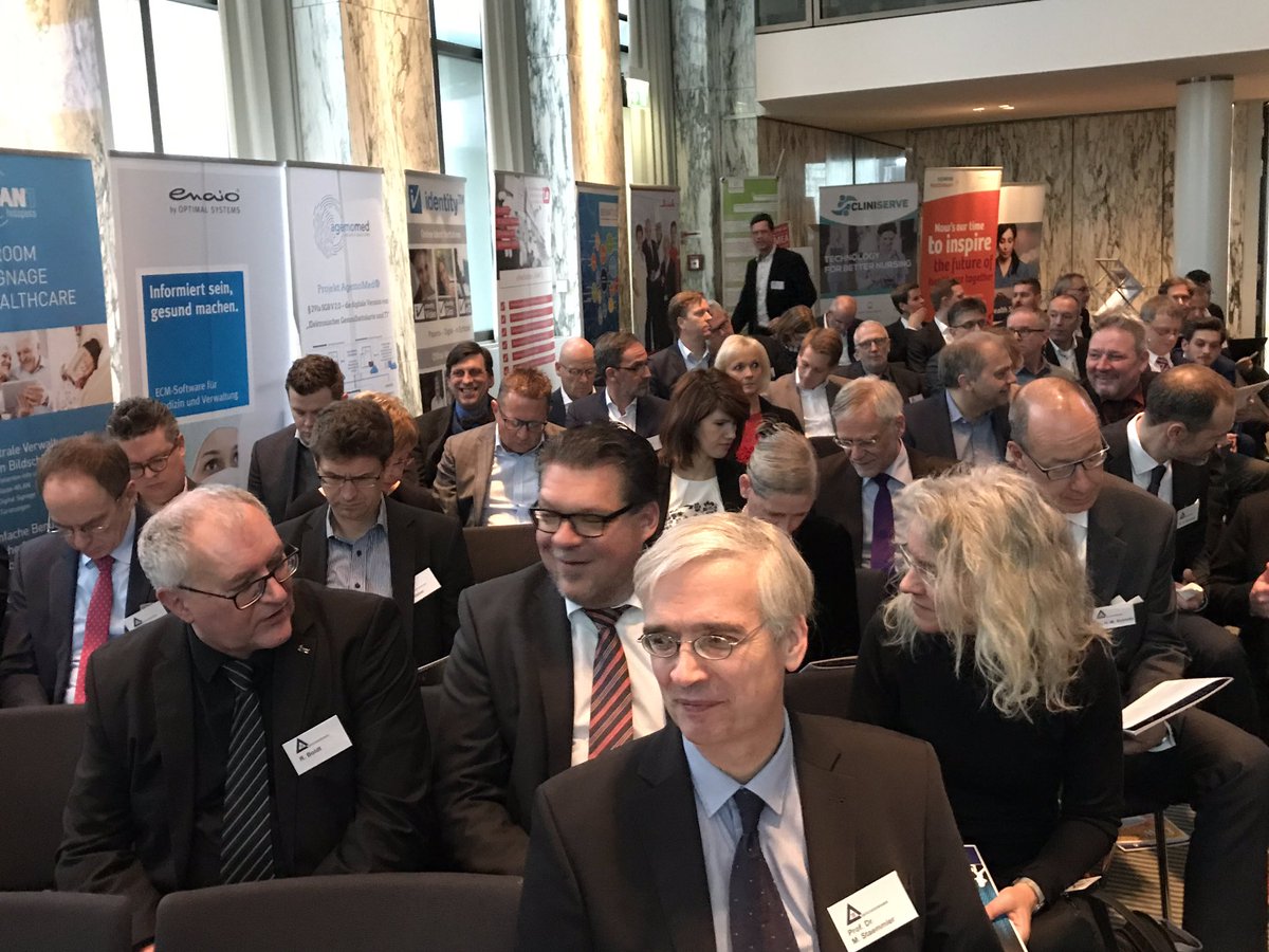 Pierre_Meier's tweet image. .@DDullings #Entscheider-Event: zwei Tage im Kreativlabor! Forderungen an Politik: 1. Aktiver Wandel im Kontext Qualität = Länder müssen Strukturen ordnen. 2. Ambulantisierung der Krankenhäuser/ Praxen werden wie Tante Emma-Läden aufgegeben. 3. Digitalisierung zum smart hospital!