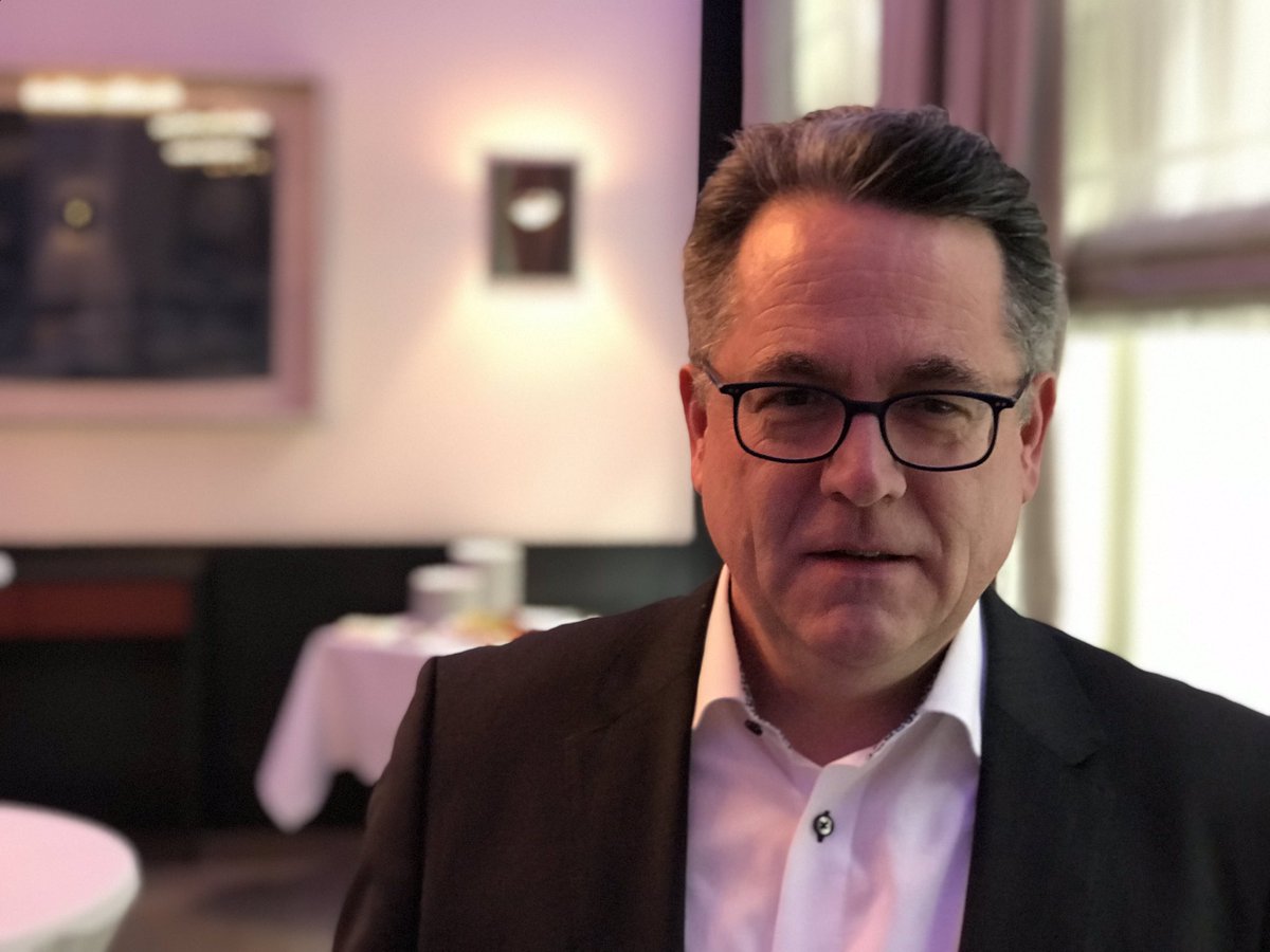 Pierre_Meier's tweet image. .@DDullings #Entscheider-Event: zwei Tage im Kreativlabor! Forderungen an Politik: 1. Aktiver Wandel im Kontext Qualität = Länder müssen Strukturen ordnen. 2. Ambulantisierung der Krankenhäuser/ Praxen werden wie Tante Emma-Läden aufgegeben. 3. Digitalisierung zum smart hospital!