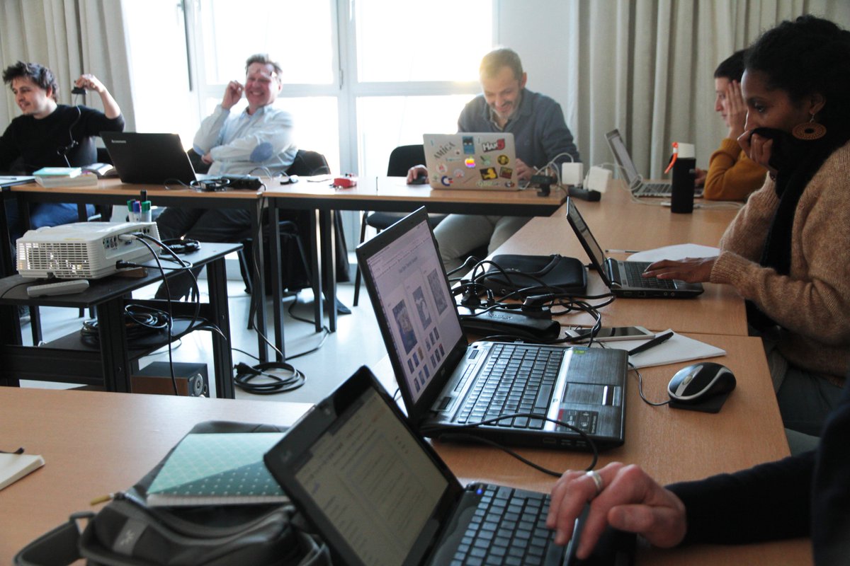 StereoluxLab's tweet image. #Processing Community Day continue ac
#MachineLearning &amp;amp; #création #multimedia interactive
Initiation au développement de pages web interactives avec #p5js
&amp;gt; Rdv pour l'apéro du #codecréatif de 18h30-22h00 ouvert à tous !
#PCD2019 @ProcessingOrg @lecolededesign @p5xjs @Berenger_r