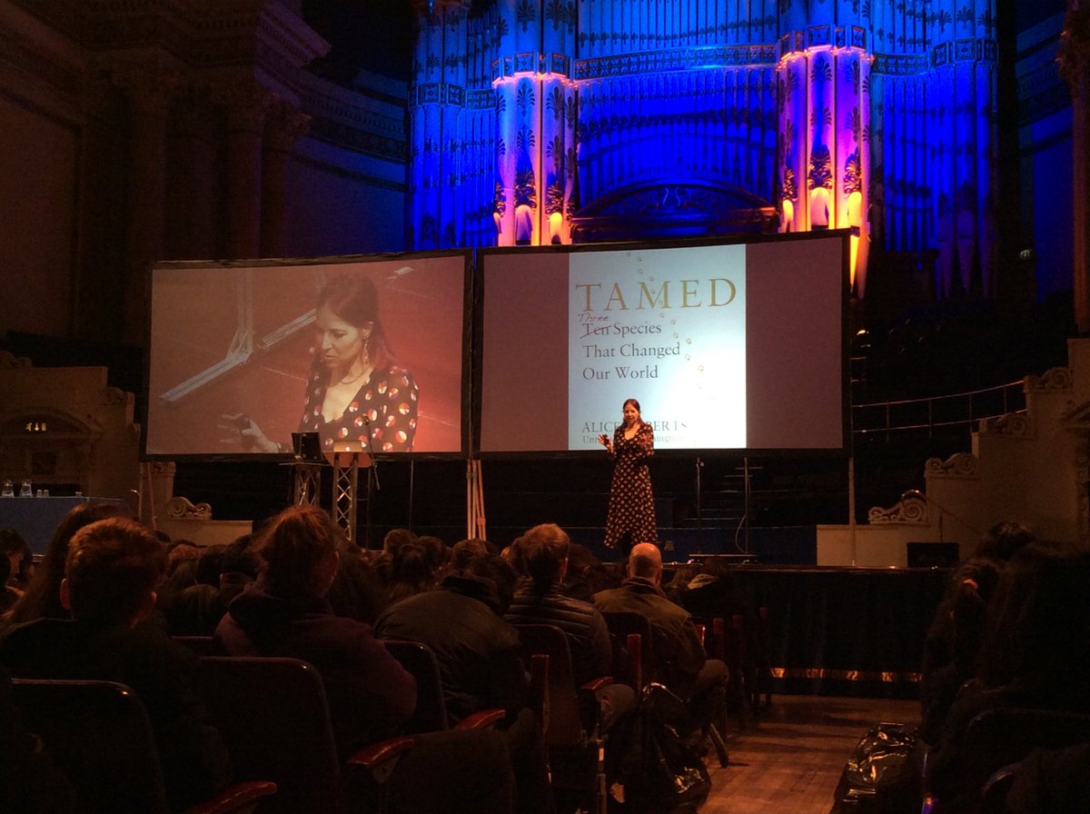 GSHS_STEM's tweet image. Brilliant day at GCSE Science Live Leeds with a group of our Y10 science enthusiasts who were able to listen to a series of inspiring talks from famous scientists  @GSHS_School @PontHigh @HeatonManor @EducatingCCC @ProfRWinston @SLSingh @theAliceRoberts @DrKatypoo @davecliff