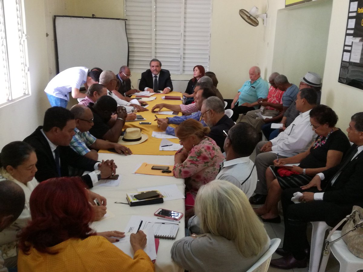 jr_cosma's tweet photo. Ahora mismo Reunión del Comité Político ampliado del @PQDCenlinea 
#LaRevoluciónDeElías
@WessinChavez 
#ElíasPresidenteRD2020 https://t.co/AZDqSwTSRq