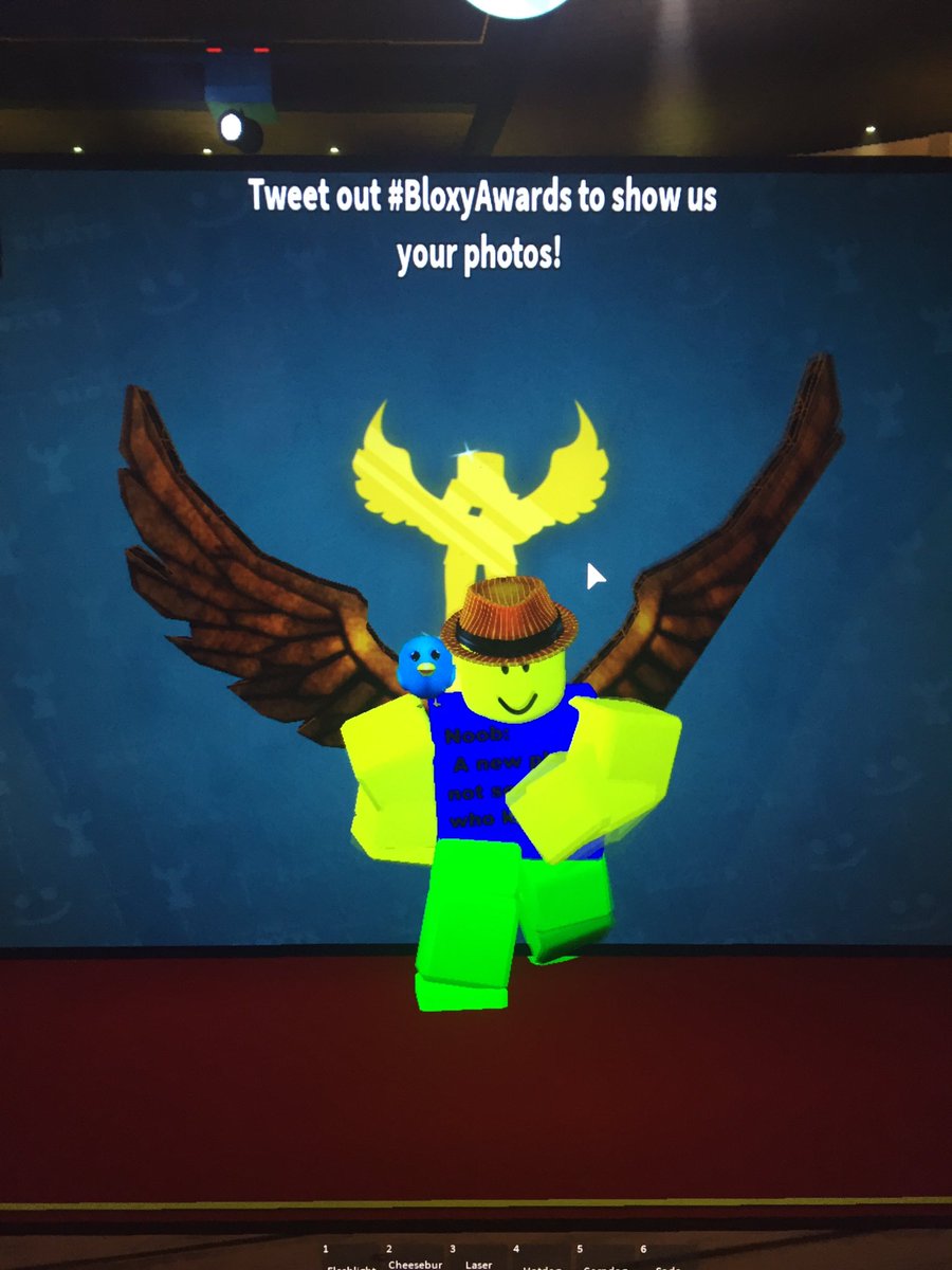 Moenie06 Moenie061 Twitter - gift noob on twitter here at the roblox bloxy awards