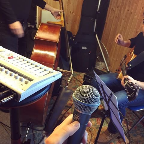 BaSurround's tweet photo. VENDEMOS MICRÓFONOS SHURE CHINOS PROFESIONALES NUEVOS! . #Shure #sonido #sm58 #dj #Audio #buenosaires #argentina #microphone #shuresm58  #chelo #consola #guitarra #singer #SurroundBuenosAires #surround #SurroundBsAs •AMPLIÓ STOCK • 
• HACEMOS ENVIOS A TODO EL PAIS https://t.co/kQL2RuSXLY
