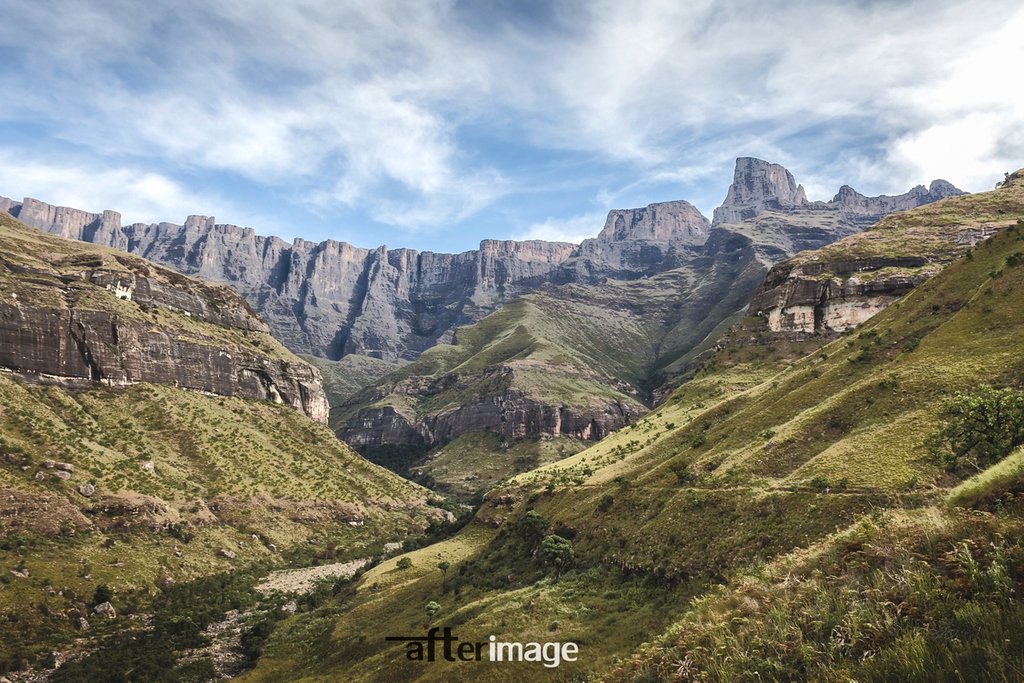 The Amphitheatre, a geographical feature of the Northern Drakensberg in South Africa. 
.

#afterimage #canvasprint #canvaswallart #printedcanvas #wallart #walldecor  #southafricanart #drakensberge #drakensbergmountains  #thisissouthafrica #kwazulunatal #proudlysouthafrican
