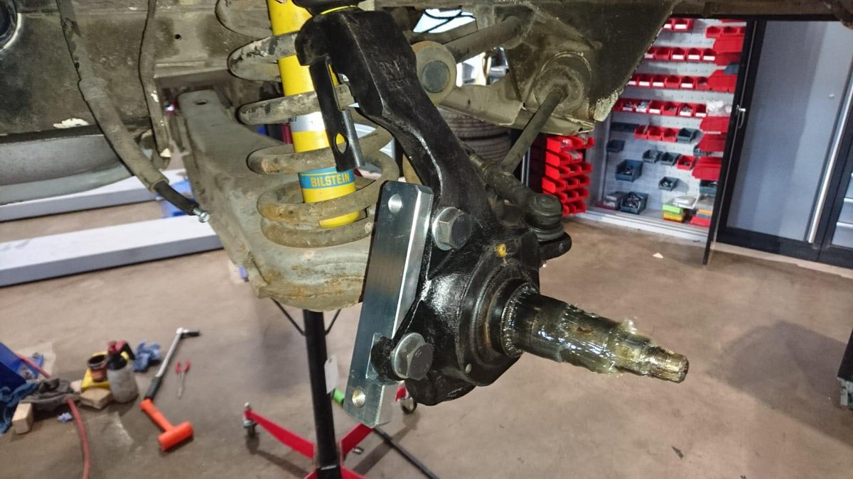 coastvwcampers's tweet photo. We have just fit these late uprights for a Porsche big brake upgrade. Because we are fitting a Subaru SVX 230HP engine into this Volkswagen T25 2WD the standard brakes weren't really up for job.
#coastvw #vwt25brakeupgrade #vwt25engineconversion #vwt25subaruengineconversion https://t.co/UygYzKpQNn