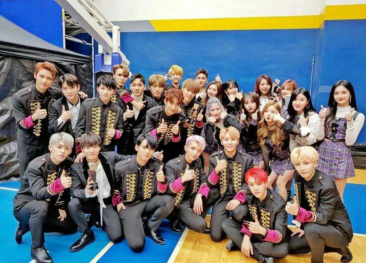 beliinescampur's tweet photo. I really love this family!
Minhyun is nuest!
#StayStrongPledis #StayStrongNUEST https://t.co/AbjA1eqoZm