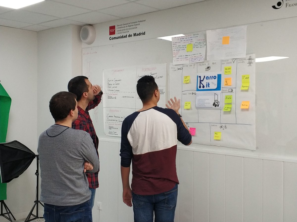 Construye, evalúa, aprende 💪 <a href="/iestomvalmadrid/">IES Tomas y Valiente</a> #Emprendimiento #karrokit