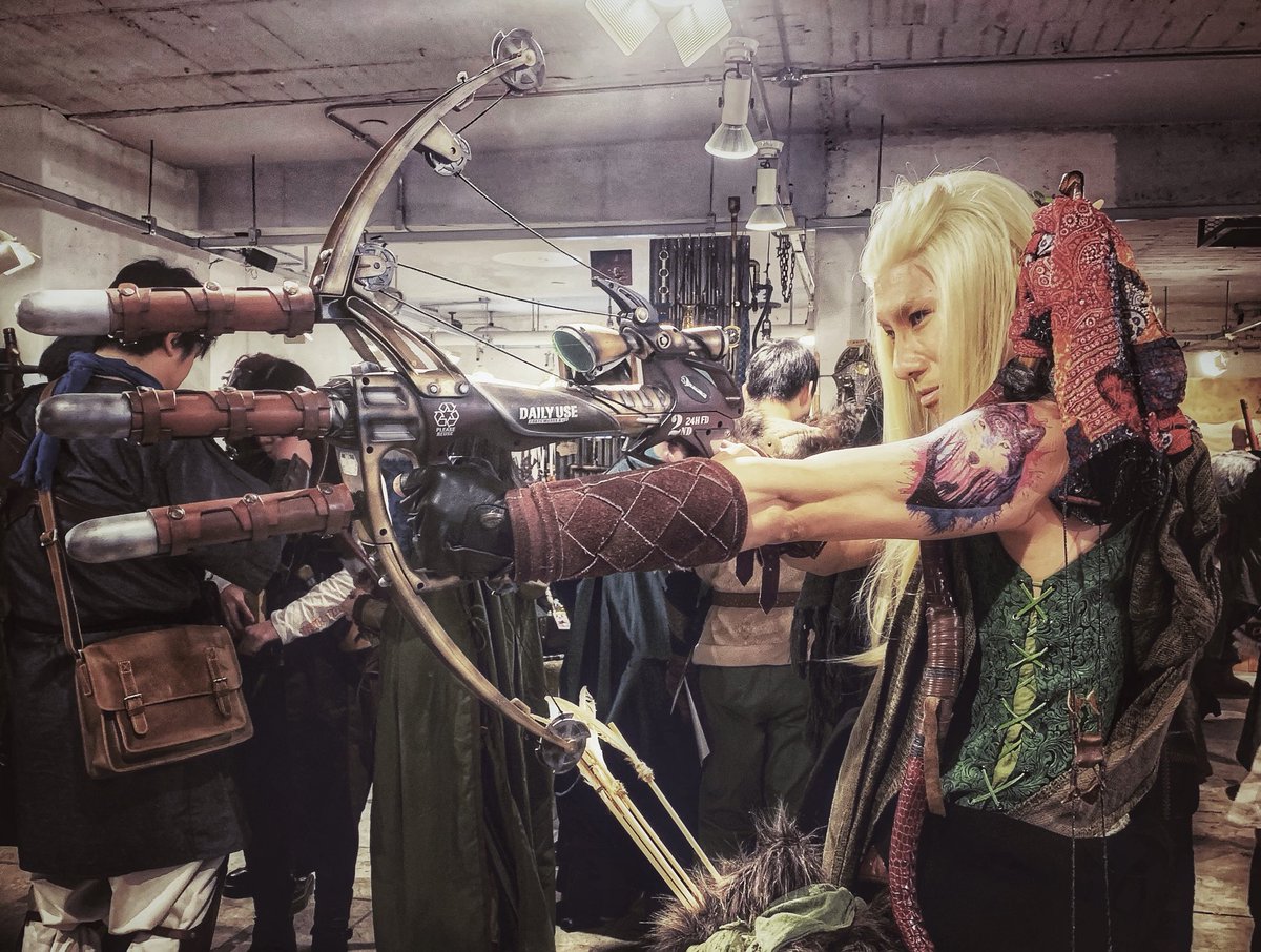 Uzivatel Haruka ガスマスクの人 Na Twitteru こちらのダイナマイトボウガン は石炭採掘作業で使う爆薬をそのまま武器として転用した兵器 弓が得意なエルフが扱う事で絶大な威力を発揮するのだ ザラキエル様からの大量発注に備えておかねば ライファン