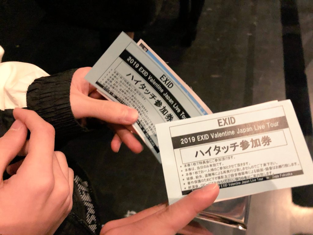 BB_0119's tweet photo. 2019 EXID Valentine Japan Live Tour in Fukuoka

席近くてハイタッチもできて良かった😙ジョンファやばすぎ。ソルジのサインも当たったのは良かった🙂
#EXID_Valentine_Tour https://t.co/gC0tvGRVWx