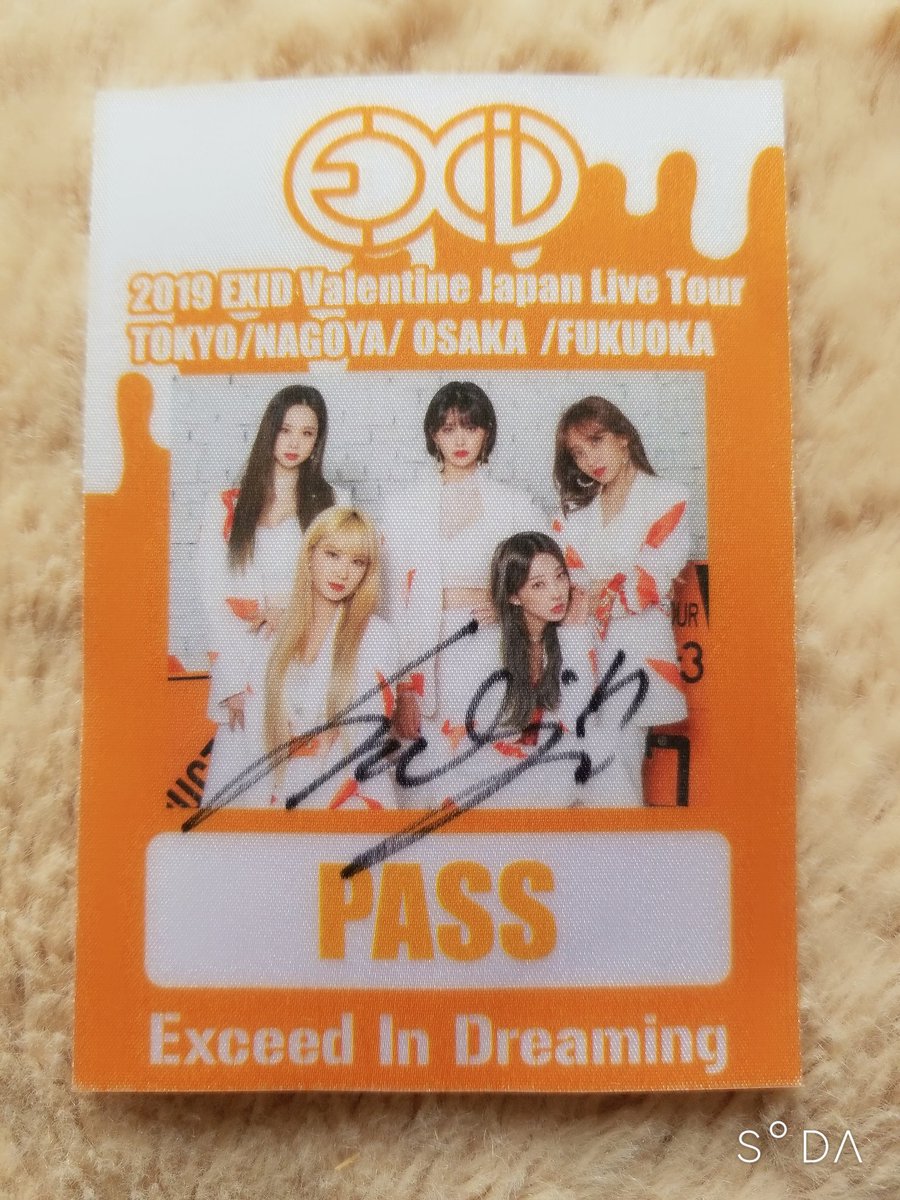 BB_0119's tweet photo. 2019 EXID Valentine Japan Live Tour in Fukuoka

席近くてハイタッチもできて良かった😙ジョンファやばすぎ。ソルジのサインも当たったのは良かった🙂
#EXID_Valentine_Tour https://t.co/gC0tvGRVWx