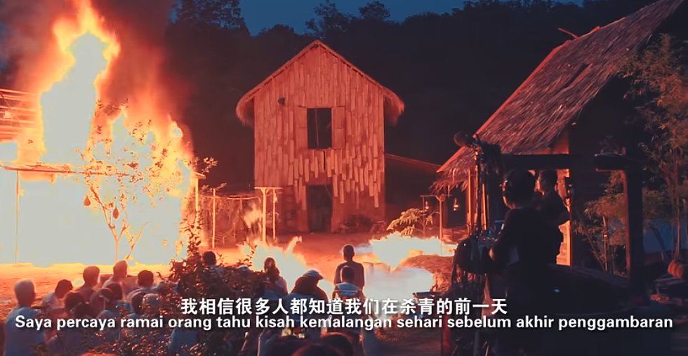 FilemKita's tweet image. Kos pembikinan filem #AmazingSpring pada mula sebanyak RM3.5 juta.

Tapi, dalam adegan kampung terbakar, kemalangan telah berlaku di mana 31 orang cedera. Penggambaran tergendala. Kos bertambah RM1 juta untuk bayar pampasan, bil perubatan &amp;amp; lain2 bayaran.

sinchew.com.my/node/1830058/