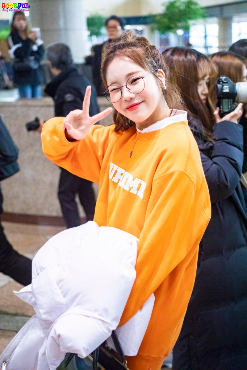 19990818_jooe's tweet photo. 20190210 GMP 출국
#모모랜드 #BAAM #MOMOLAND #FUN_TO_THE_WORLD
@MMLD_Official #주이 #JOOE
#モモランド #ジュイ https://t.co/hsuaFKo2Pj