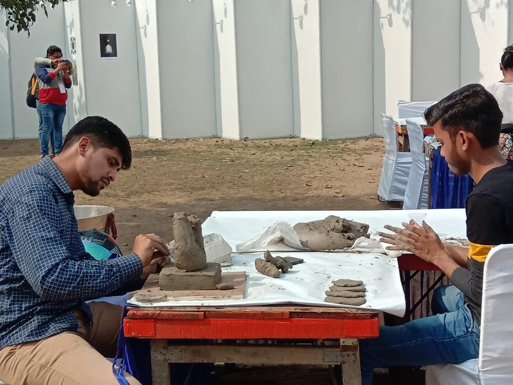 udaanutsav's tweet photo. Glimpses from Sculpture making competition at UDAAN UTSAV'19.
Day 2
#UDAANUTSAV #UU19
#YOUTHFEST2019 https://t.co/60wiVB06Hu