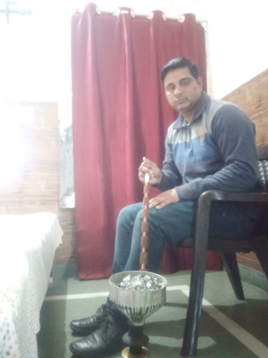 Subhash18455889's tweet photo. कुछ कहने से पहले , उसने सोचा भी नहीं ।

उसकी इस भुल ने , हाथों में जाम दे दिया।।
            🇮🇳  गोदारा  🇮🇳 https://t.co/mTkcF7FzUI