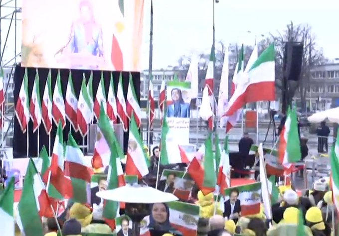 View image on Twitter