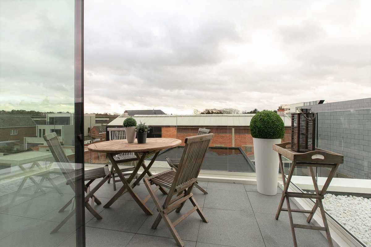 CardboardOffice's tweet photo. Vastgoedproject Chierberghe pimpen we met een luxe pakket meubels. Het appartement heeft heel grote terassen, een grote troef. Het is belangrijk om deze extra aandacht te geven en even gezellig in te richten. #vastgoedpromotie #homestyling #westyleyousell
https://t.co/SAda6x5MB3 https://t.co/0GuM0VzNhq