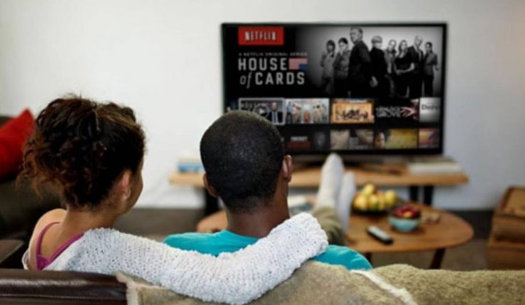 CNNChile's tweet photo. ¿Con G o con J? La ingeniosa respuesta de la RAE sobre cómo se escribe “te invito a mi casa a ver Netflix” https://t.co/TctTQn7doY  #NuevoDíaCNN https://t.co/SttWk9FKGa