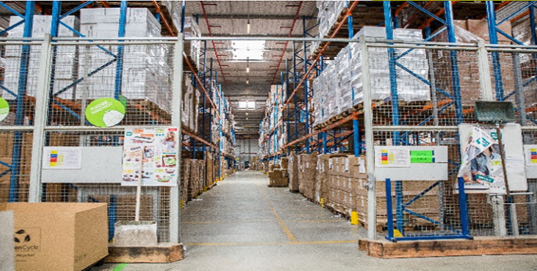 parcsdactivites's tweet photo. Bâtiment #logistique de 25.000 m² à #vendre le long de la #RCEA, en Saône-et-Loire, à proximité immédiate de la gare TGV du #Creusot et de l' #A6. Le bâtiment est équipé de 82 portes à quai et niveleurs de quai 6 tonnes. Pour en savoir + https://t.co/xYcmSX1GuI #deveco https://t.co/z3LR6pha55