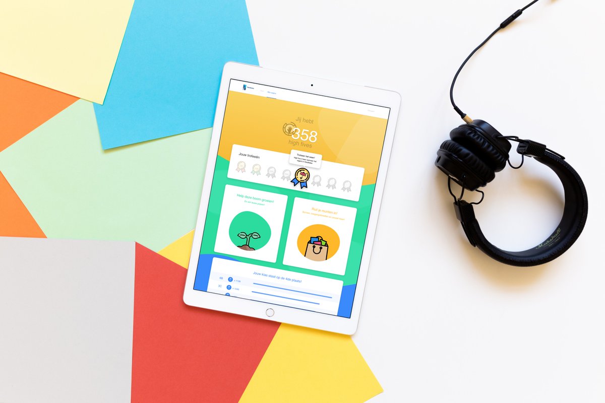Vandaag is de perfecte dag om een nieuwe badge te behalen! Maak er een frisse wandeling van naar school via de high-five palen op één van onze veilige routes. Wat denk je? 🎓🚶‍♀️ #highfive #gamification