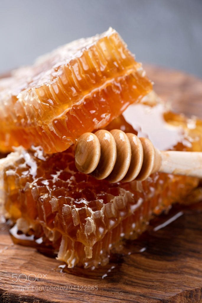 En_mi_salsa's tweet photo. Honeycombs and wooden honey dipper by Arx0nt https://t.co/FH0q9QzNat