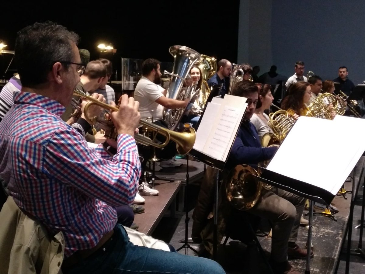 FundacionOex's tweet photo. Entre las muchas peculiaridades que nos acompañan en el próximo concierto de abono, una de las más importantes es que podremos disfrutar de una orquesta de viento metal formada por integrantes de la #OEX y de la #OJEX. https://t.co/WGz8udeA9O https://t.co/hv36iGH1fm