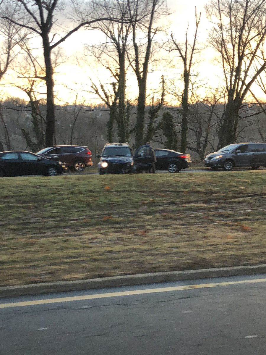 Heads up DELAYS ON GW PARKWAY. Multi car crash north of spout run #dmvtraffic #vatraffic
