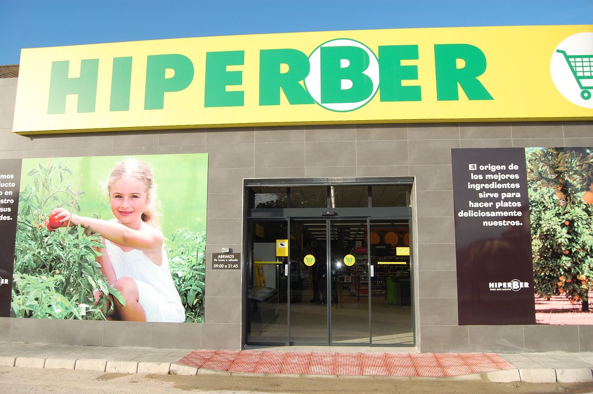 intermundo_com's tweet photo. 📰 #Hiperber cierra el balance anual del año con unas ventas de 141,6 millones de euros https://t.co/VarlhsVbcP https://t.co/fvncRF4EET