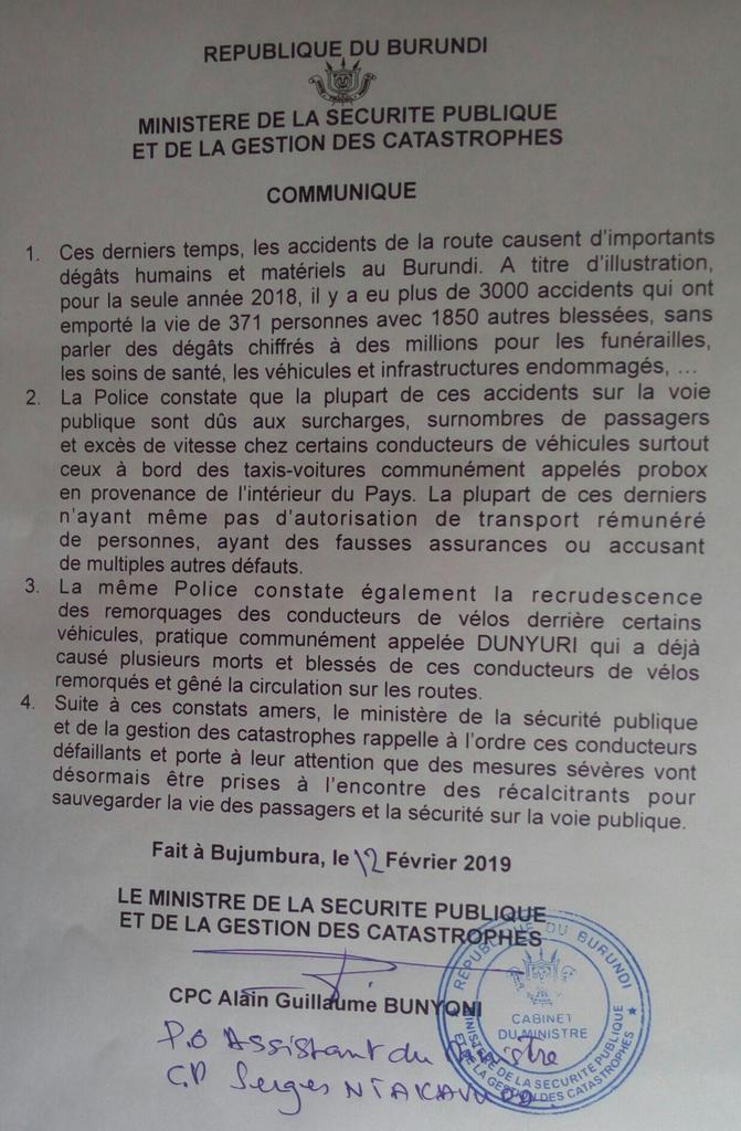 indundimag's tweet photo. #Burundi Le #MSPGC a pris des mesures sévères contre les conducteurs des taxis-voitures dits "PROBOX" (pour surcharges, surnombres de passagers, excès de vitesse,...) et des vélos qui s'accrochent aux véhicules dits "DUNYURI"
@BurundiSecurity
@officedesroutes https://t.co/kz02xGlhAC