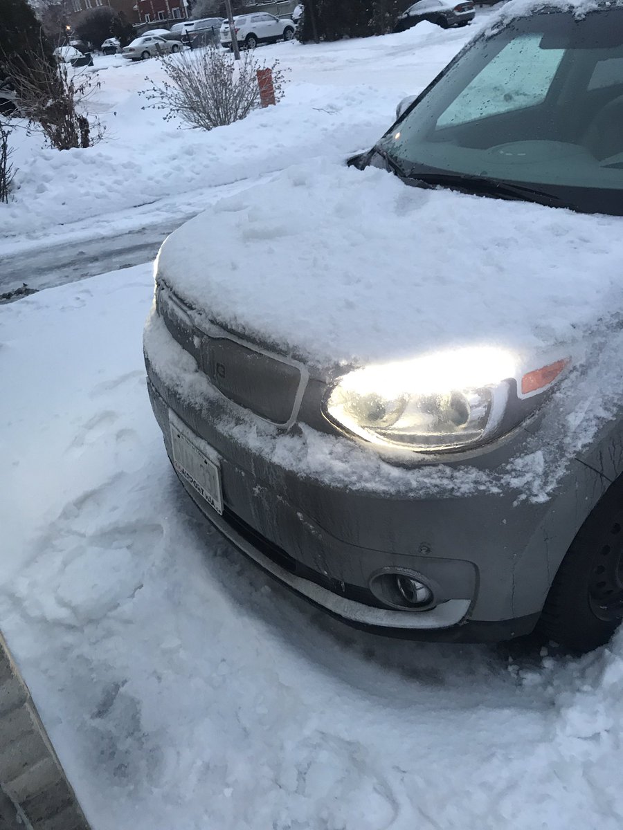 OurElectricSoul's tweet photo. I must say, I’ve been impressed with my @KiaCanada #ElectricSoul so far in this winters #duttystorm  ❄️. Snow day yesterday, today’s charge range still good, and a clear windshield 😬✅  #EVTimer #EVPerks @EVSociety @EVOwnersOntario @SoleSistahsGTA @YourEVguide https://t.co/2NX7iwOkJw