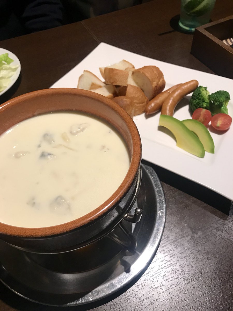 rie_crybaby's tweet photo. 友人と飲んだ。
大人になるのは、自分以外のことで悩んだり、悲しんだりすることなんだなぁとしみじみ思う。
せめて美味しいごはんで気持ち上げよう。好きなタパスやメインを選んで飲み放題でデザートにアップルパイまでサービスしてくれて3,800円って安かった。
#COMESTA
https://t.co/Jq6aiG1G3l https://t.co/bCXj5kiLxa