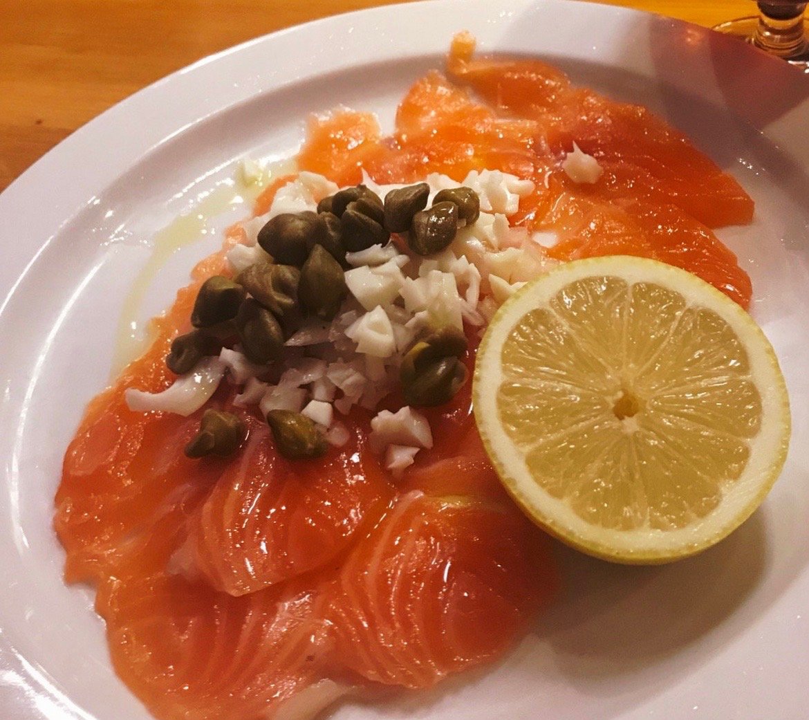 📍 Recomendación Gastronómica: ¡Mañana ya es #SanValentín! Si quieres una clásica cita romántica, la cocina tradicional de @lagodesanabria es tu opción. Degusta nuestro Sanz Clásico junto a su exquisito salmón, que ahúman ellos mismos ❤️

➡️Más propuestas: vinossanz.com/5-restaurantes…