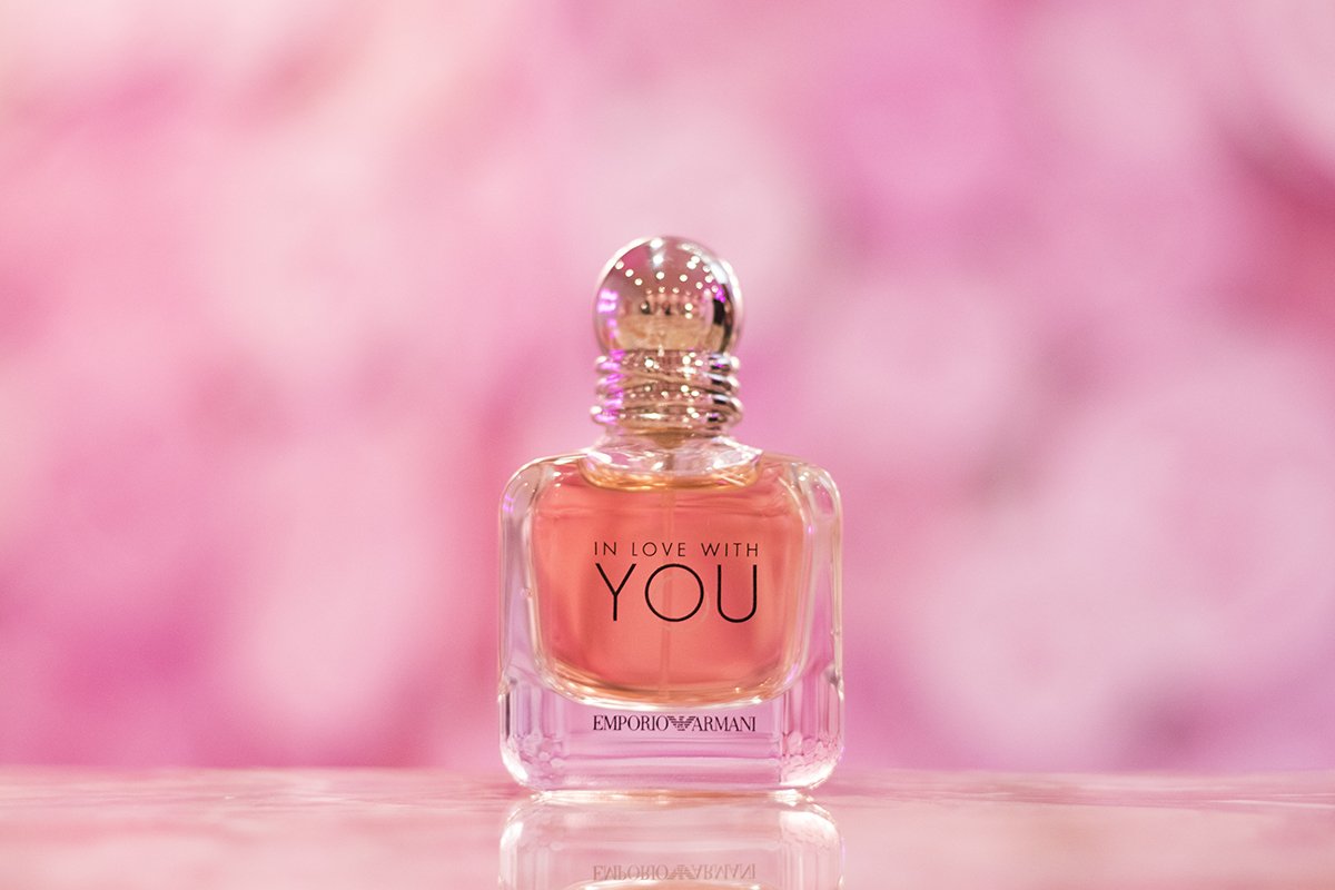 ThePerfumeShop's tweet photo. Fall in love with yourself this #galentinesday 💁💗 https://t.co/px63p6sJ2O https://t.co/xMdaXuXx04