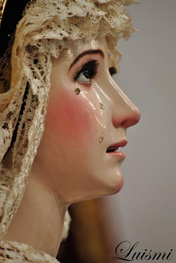 dCofradias's tweet photo. #dCofradiasPorLaProvincia
Por su parte, la Virgen de los Dolores es una imagen anónima realizada entre el final del S. XVIII y comienzos del S. XIX con mirada implorante al cielo, representando a María en edad madura. https://t.co/599l98mpxL