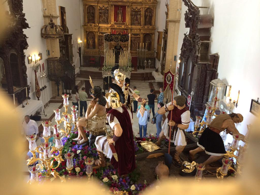 dCofradias's tweet photo. #dCofradiasPorLaProvincia
Realiza su Estación de Penitencia en la tarde noche del Miércoles Santo, procesionando con dos pasos por las bellas calles de la localidad de Marchena. https://t.co/GHfAPDu0UN