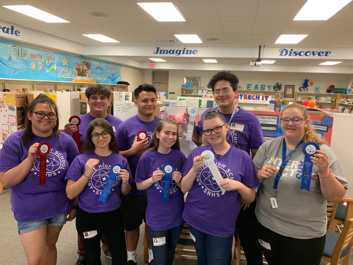 Several members of the AHS Science National Honor Society judged science fair  entries at Gulf Trace Elementary School yesterday afternoon!
#ProudofOurSharks
#PascoProud
<a href="/nymoon1976/">Vanessa Moon</a> <a href="/pascoschools/">Pasco County Schools</a>