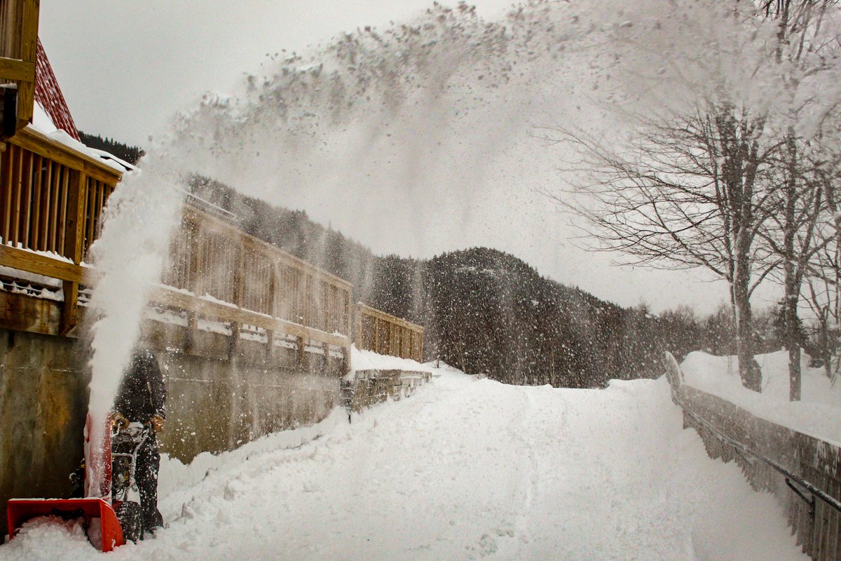 skiwildcat's tweet photo. 9" of new snow and we're ready to rock n' roll! We're starting out with 20 trails but that will quickly increase once patrol gets on it. First chair for 3 lifts is at 9am and they spin until 3;30pm. Get all of the information at https://t.co/953dBl5Obn https://t.co/0PfWEfAXB7