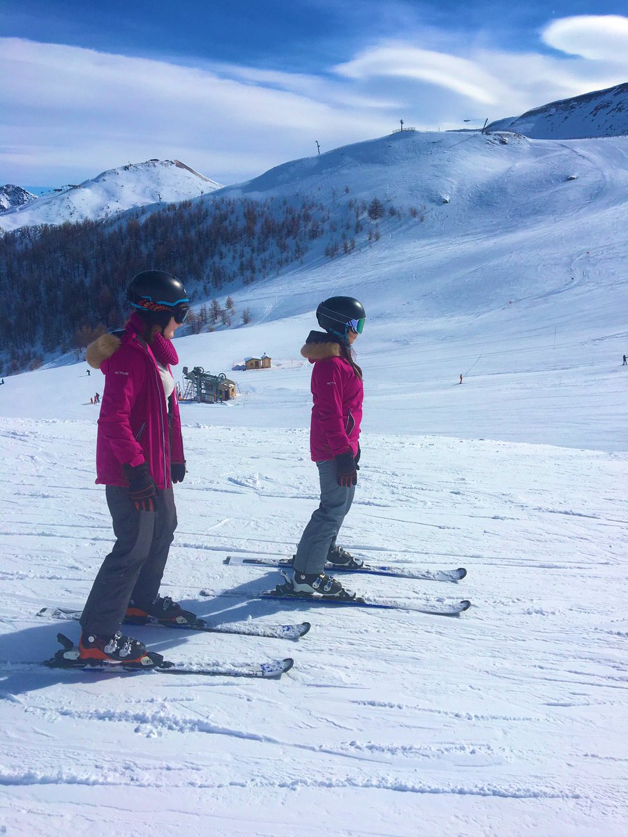 Trinityrenfrew's tweet photo. Day 4 of skiing β·π«π·
#groupphoto #trinityhigh #2019skitrip https://t.co/KlIQwHDhN3